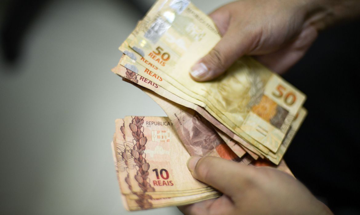 Serasa faz ação para consumidor quitar dívidas de até R$ 1 mil por R$ 100