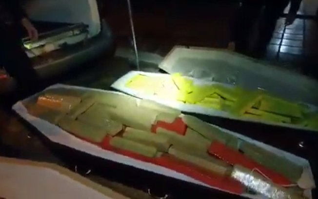 Traficante esconde 300 kg de maconha em falsos caixões com vítimas de Covid-19