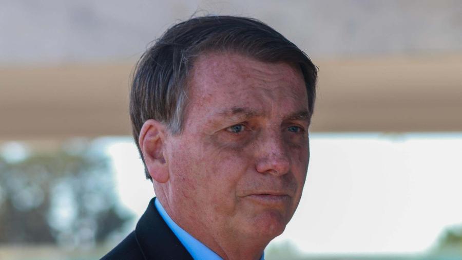"Eu não vou ser o primeiro a chutar o pau da barraca", diz Bolsonaro sobre STF