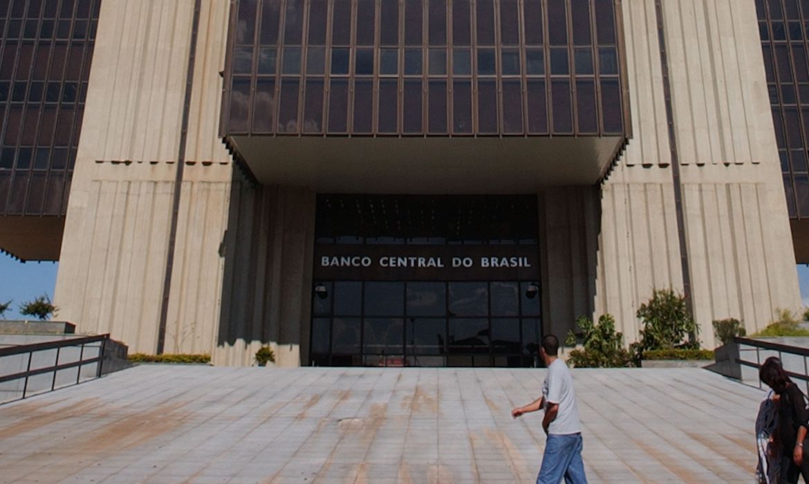 Copom reduz taxa básica de juros a 2,25% ao ano, menor nível da história