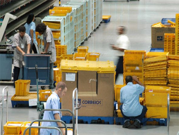 Senador pede a ministro Fábio Faria retomar e consolidar Hub dos Correios no RN