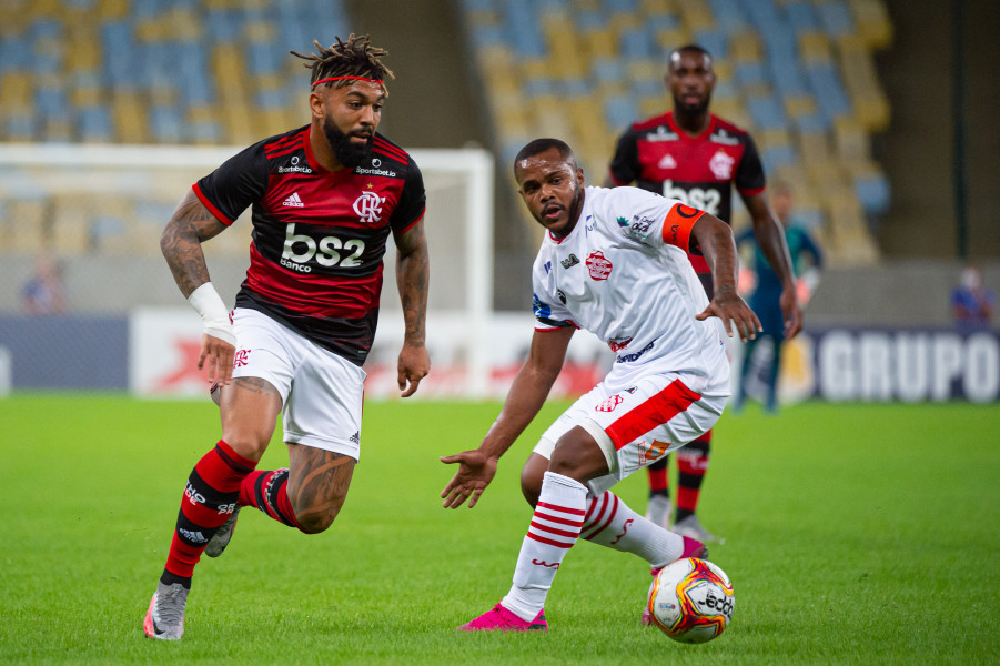 Flamengo vence Bangu no retorno do primeiro estadual do país