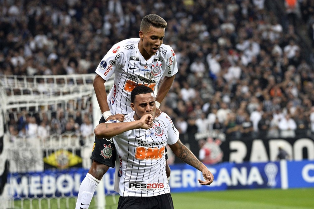 Corinthians se aproxima de R$ 100 milhões em vendas e espera mais