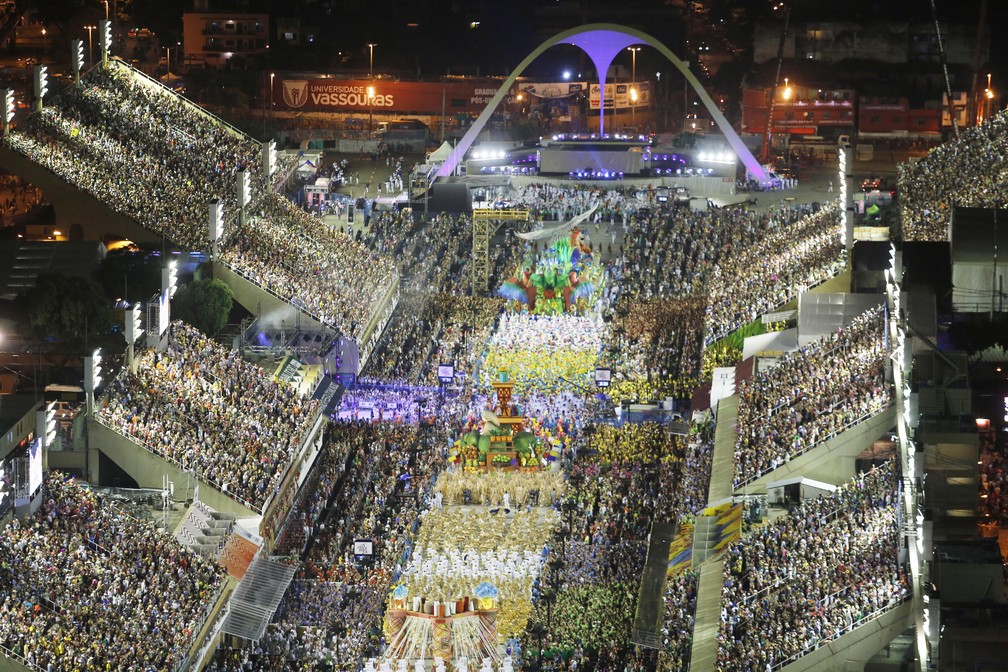 Escolas de samba do RJ discutem o possível adiamento do carnaval