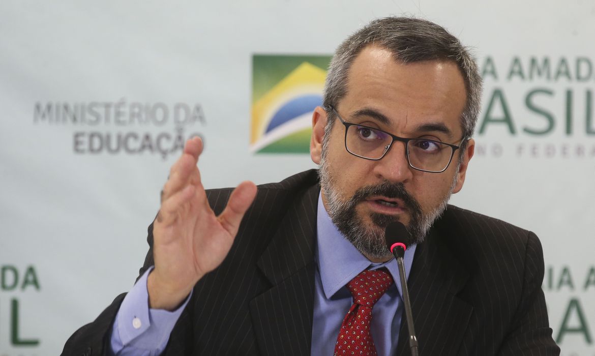 MEC revoga portaria de Weintraub sobre cotas na pós-graduação