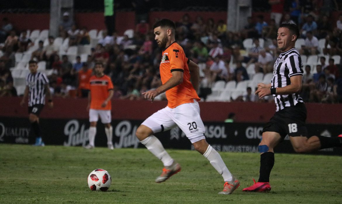Seleção paraguaia volta a treinar com foco nas eliminatórias da Copa