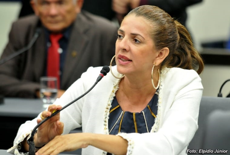 VÍDEO: Vereadora de Natal repudia atitude tomada pelo senador Styvenson; assista