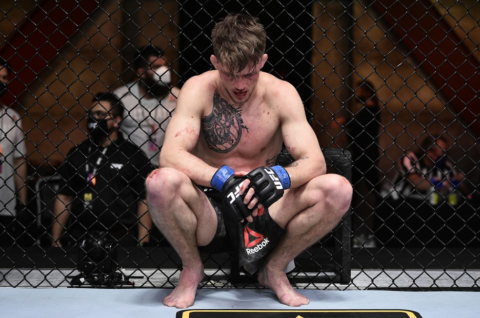 Desistir ou insistir? Treinadores analisam a polêmica da luta de Rohskopf no UFC