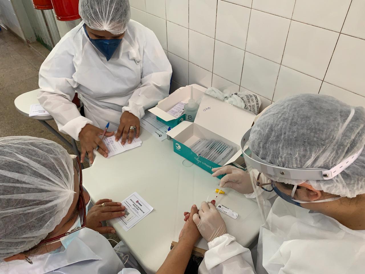 Profissionais da saúde da ZN de Natal recebem testagem rápida para Covid-19