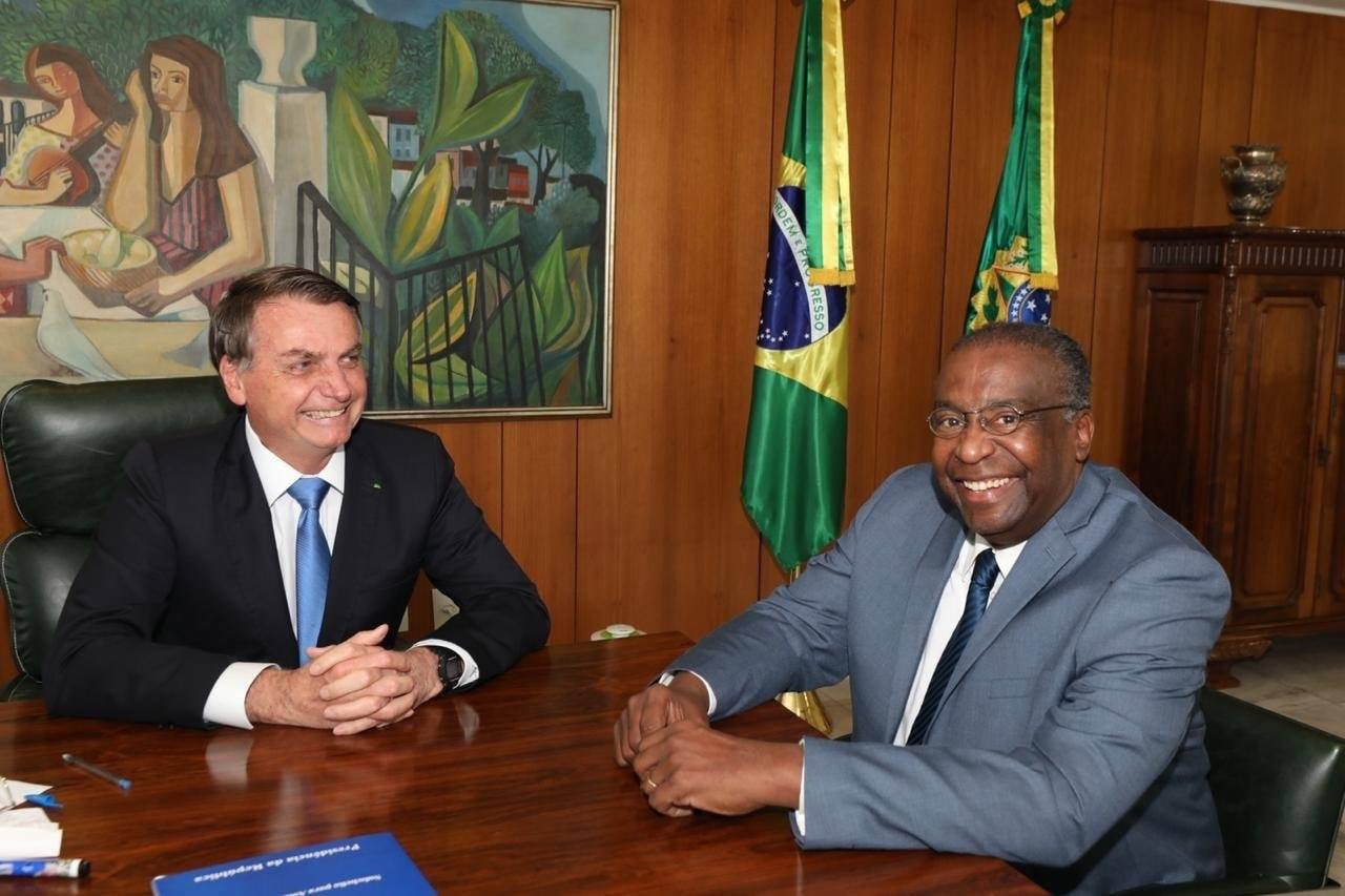 Bolsonaro anuncia militar como novo ministro da Educação