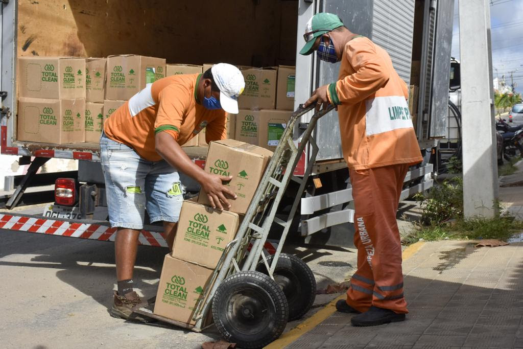 Doação da ALRN vai garantir estoque de álcool 70% por um ano em Santa Cruz