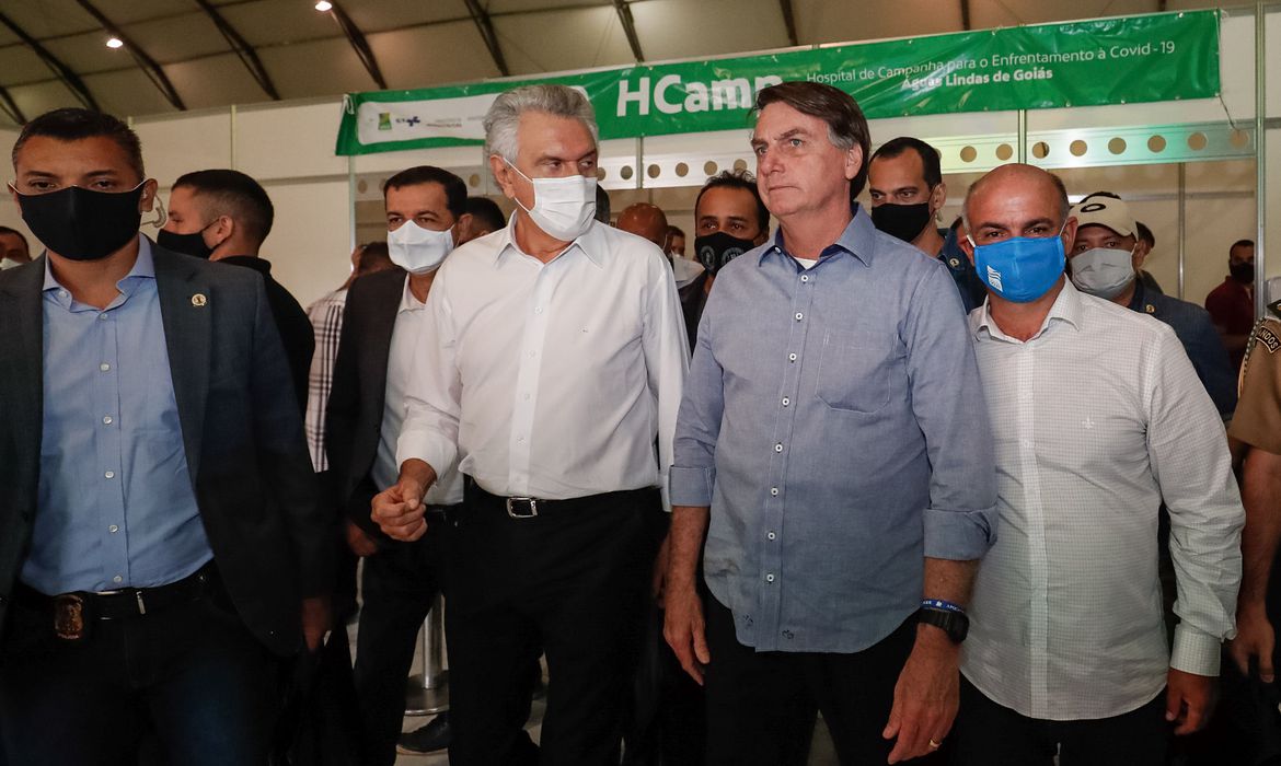 AGU recorre de decisão que obrigou Bolsonaro a usar máscara