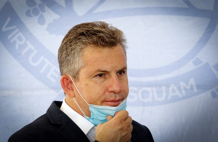 Governador se curou da Covid-19 usando ivermectina e azitromicina