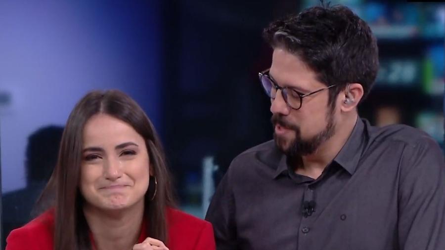 Jornalista chora ao se despedir de programa na CNN com vídeo surpresa