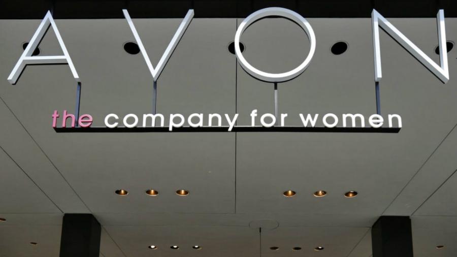 Avon demite executiva que mantinha idosa em situação análoga à escravidão; veja