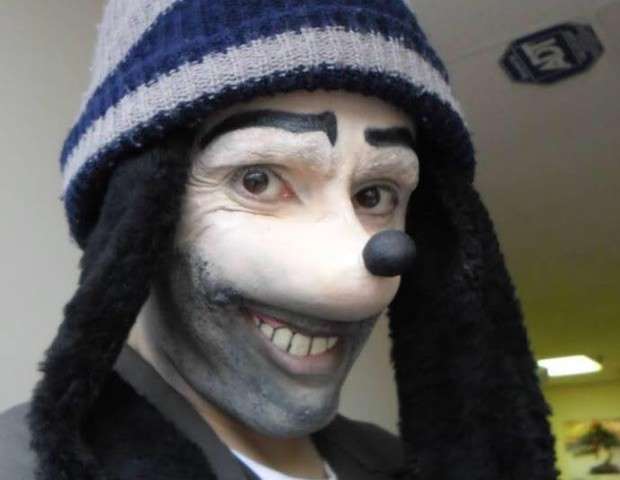 Facebook: Polícia alerta pais sobre Homem-Pateta que induz crianças ao suicídio