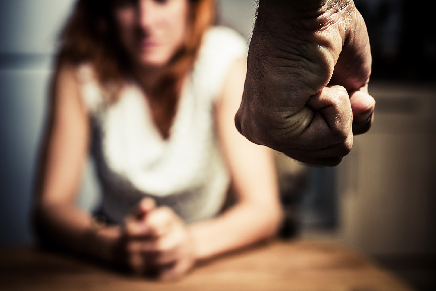 Violência doméstica contra mulher aumenta durante a quarentena, diz estudo