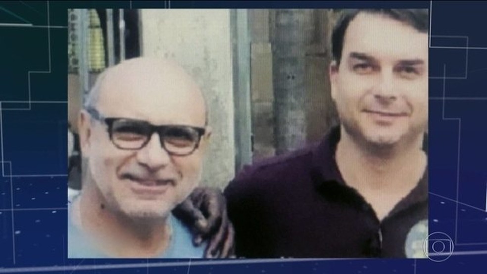 Em depoimento à PF, Queiroz nega vazamento de investigação para Flávio Bolsonaro