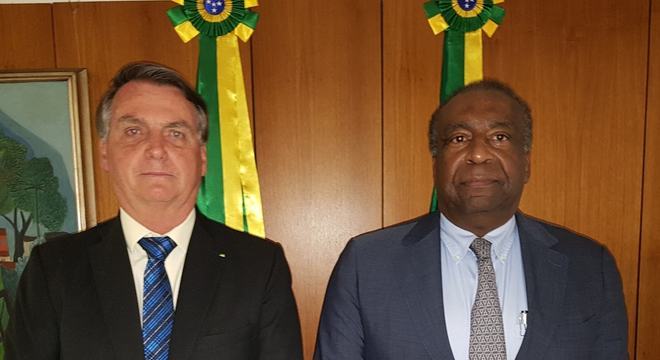 Após falhas no currículo, Decotelli pede demissão do MEC antes de tomar posse