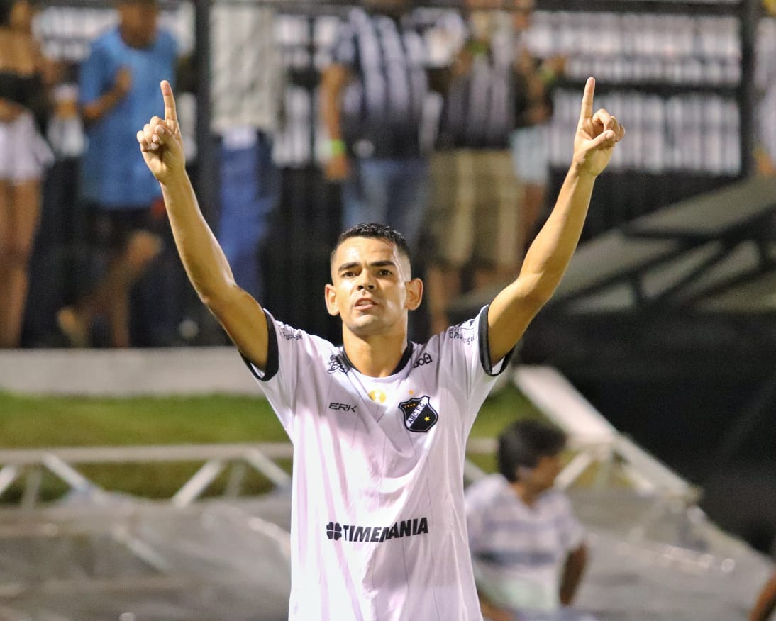 ABC renova contrato com artilheiro da equipe no ano