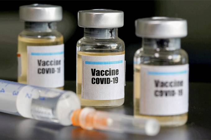 Teste de vacina da Covid funciona e gigante farmacêutica quer produzir em massa