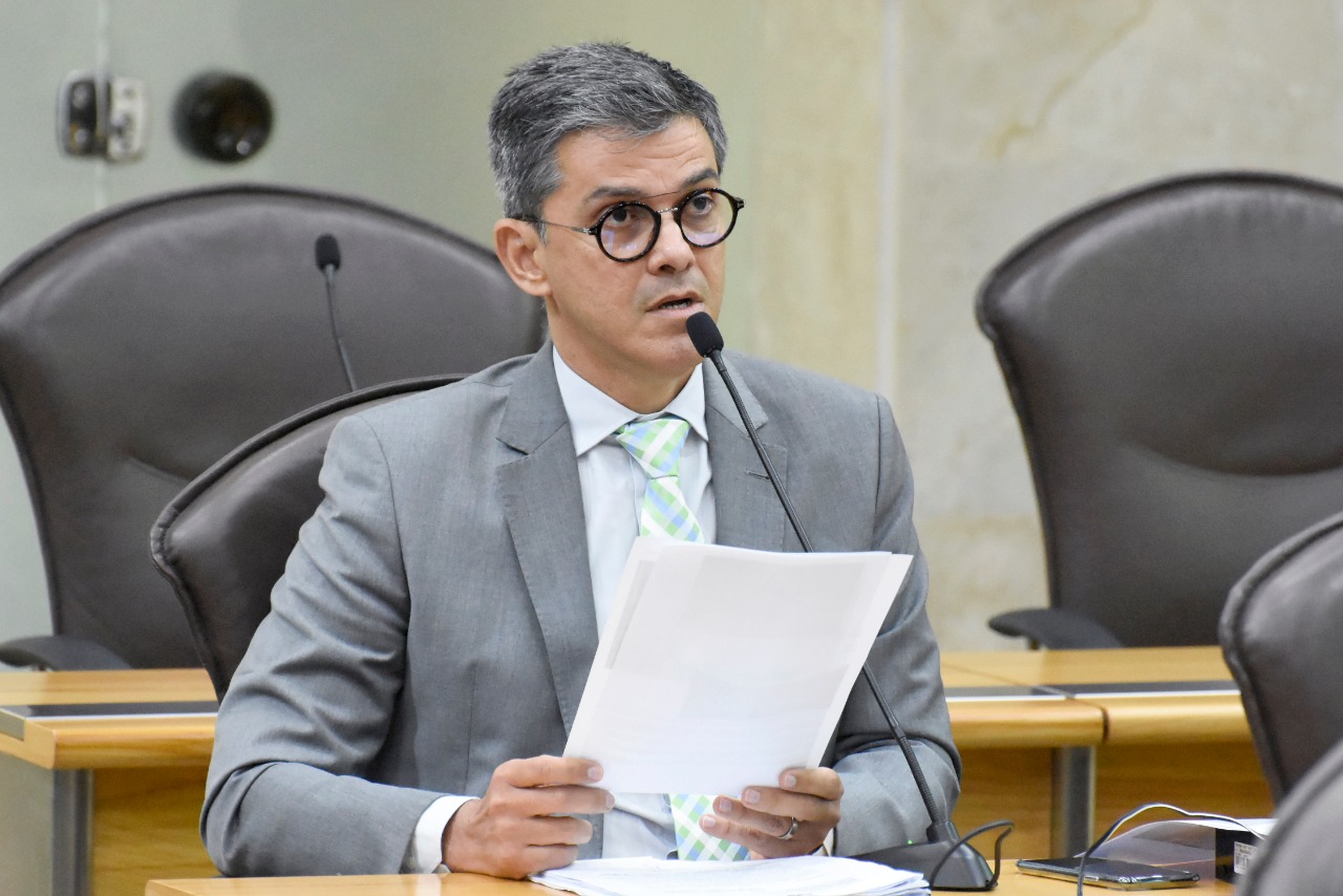 Deputado do RN pede que Governo "não discrimine" religiões e reabra templos