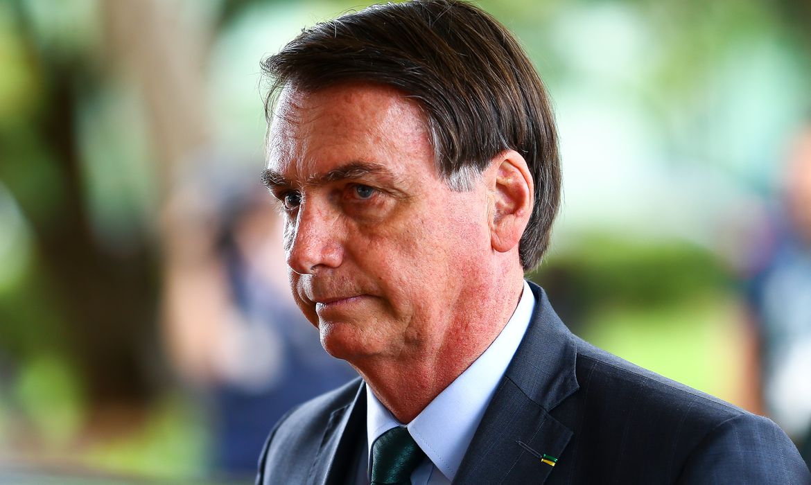 Bolsonaro “teima em jogar no time do coronavírus”, diz senador do RN
