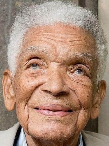 Ator de "007" morre aos 102 anos