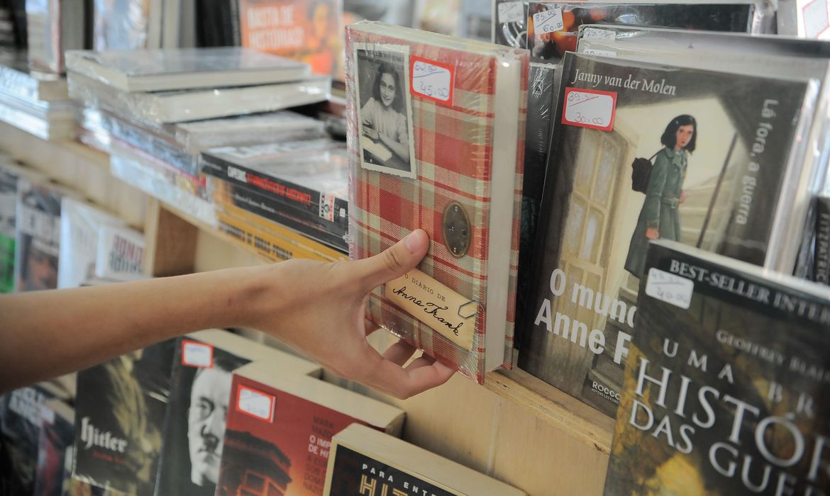 Com atendimento personalizado, pequenas livrarias mantêm vendas