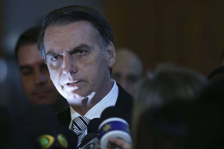 Colunista da Folha de SP afirma que torce para Bolsonaro morrer