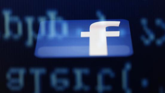 Facebook derruba páginas políticas; ação atingiu perfis de aliados de Bolsonaro
