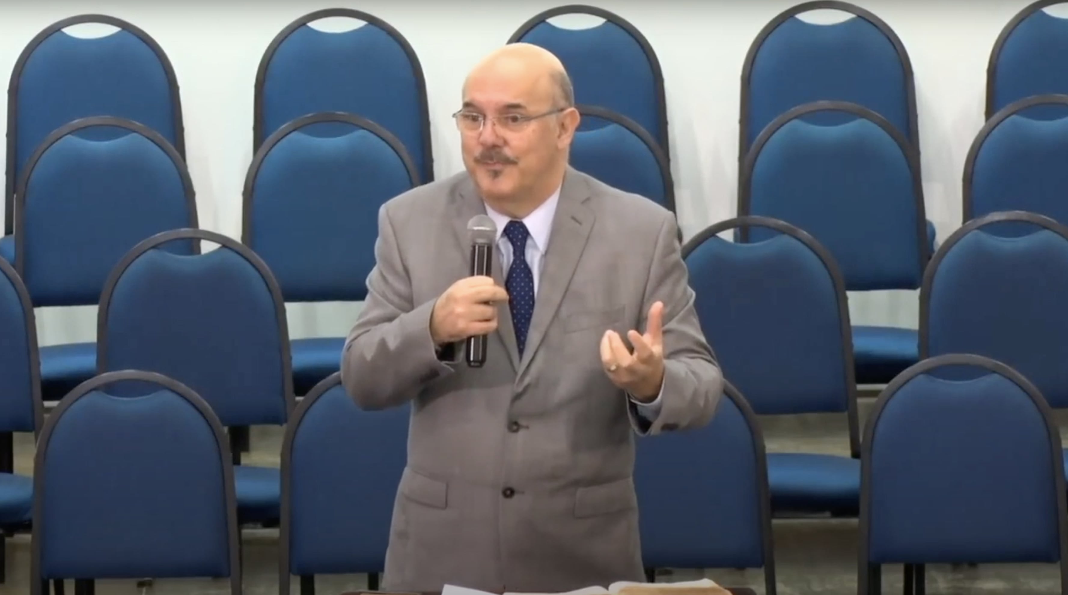 Bolsonaro confirma pastor e professor para Ministério da Educação