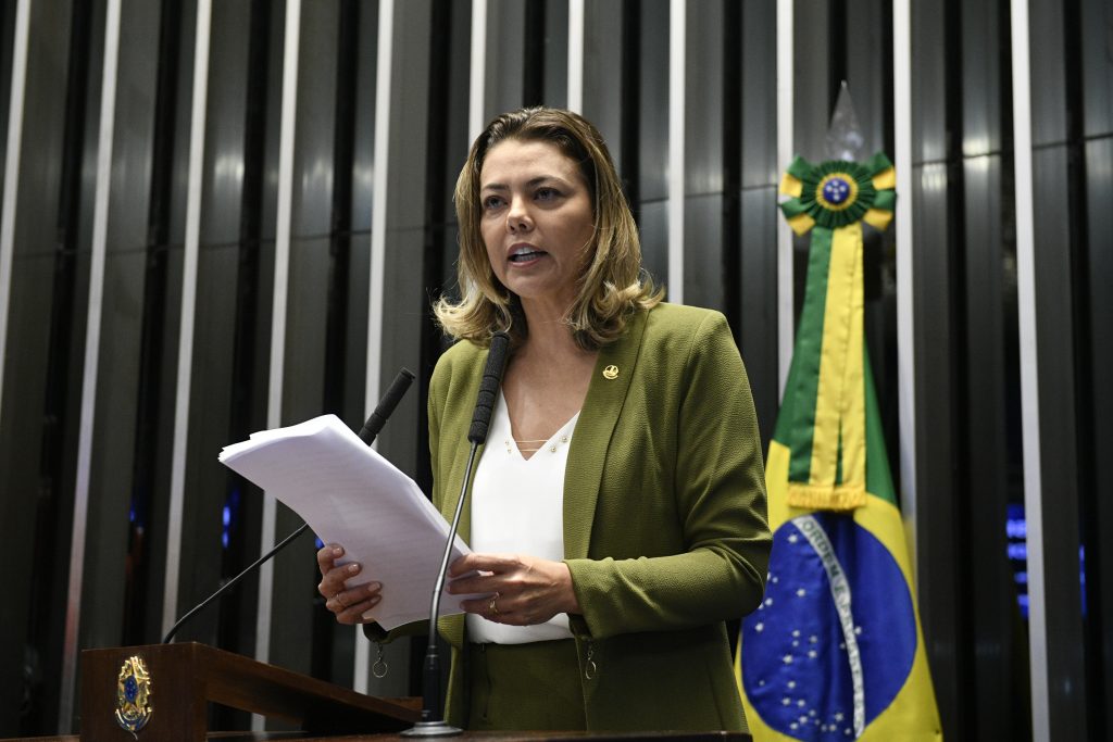 Senadora e medalhista olímpica testa positivo para covid-19