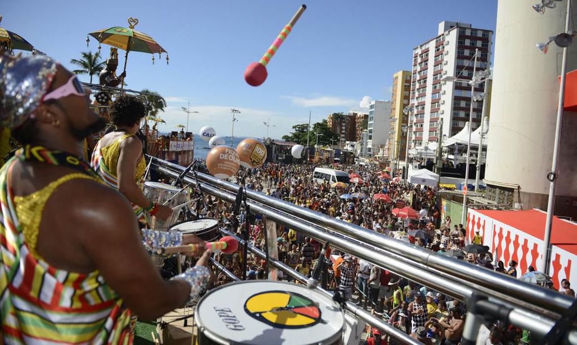 Prefeito de Salvador propõe adiar Carnaval para maio ou junho com RJ e SP