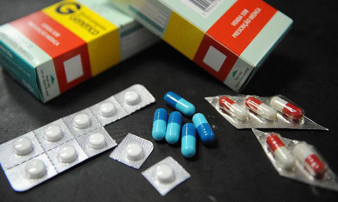 Bolsonaro zera tarifas da Ivermectina e mais 33 medicamentos contra a covid-19
