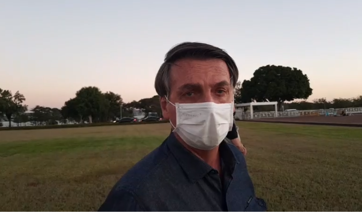 'História irá dizer quem está certo', diz Bolsonaro em nova defesa da cloroquina