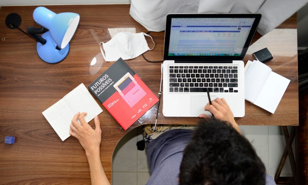 UFRN retomará aulas de forma remota com auxílio em dados móveis para estudantes
