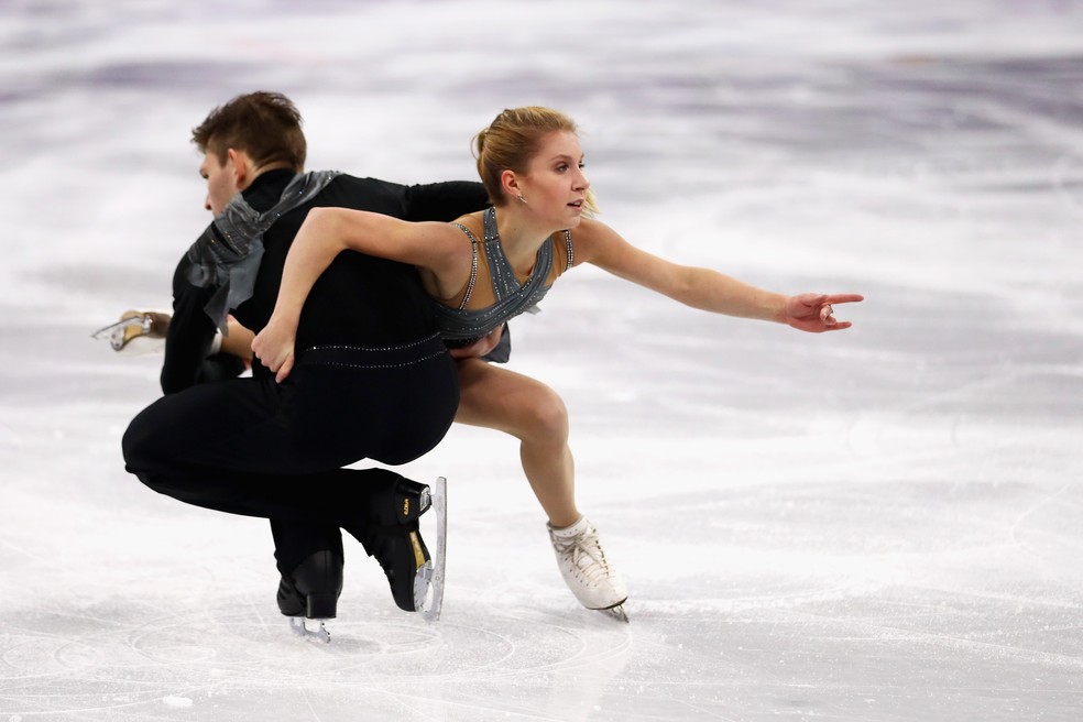 Campeã mundial de patinação artística morre ao cair de janela, diz TV russa