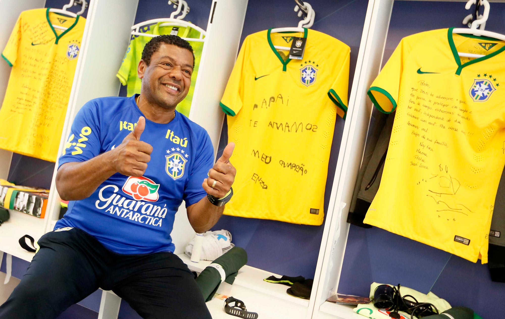 Ex-roupeiro da seleção presente em seis Copas morre no RJ
