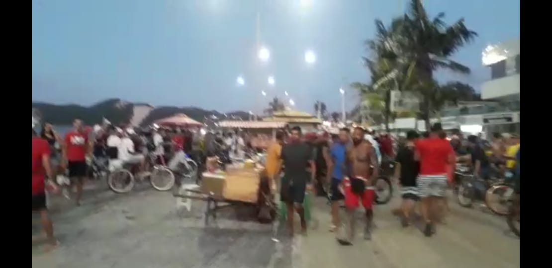 VÍDEO: Sem máscaras, natalenses lotam praia de Ponta Negra; assista