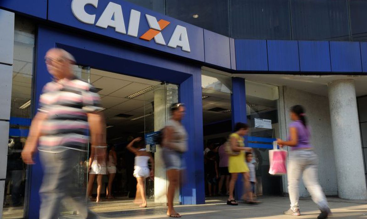 Caixa paga 4ª parcela de auxílio a beneficiários do Bolsa Família