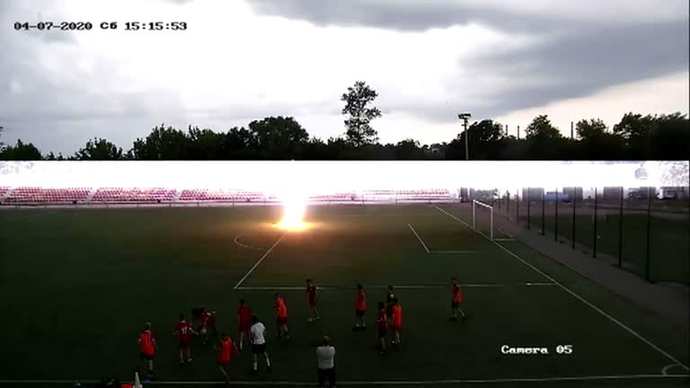 (VÍDEO) Jogador russo é atingido por raio em campo; assista
