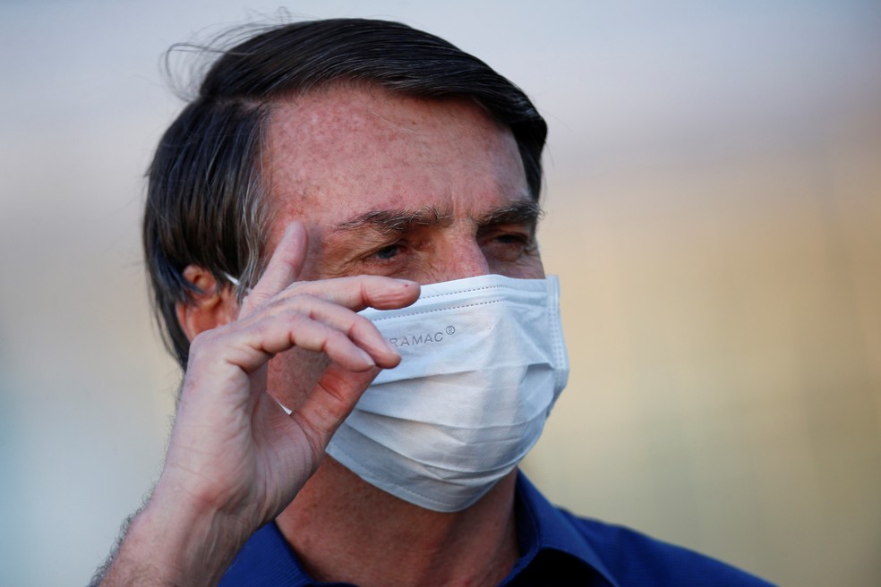 Terceiro exame diz que Bolsonaro continua infectado pelo coronavírus