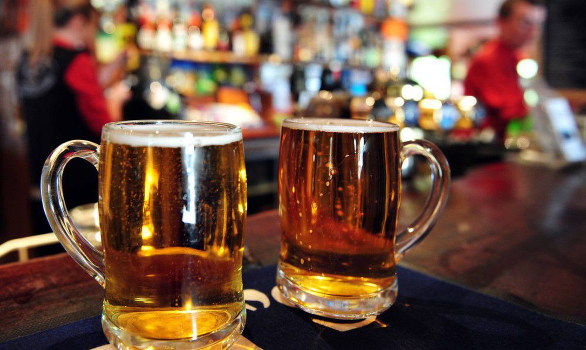 Governo define data para liberação de bebida alcoólica em bares e restaurantes