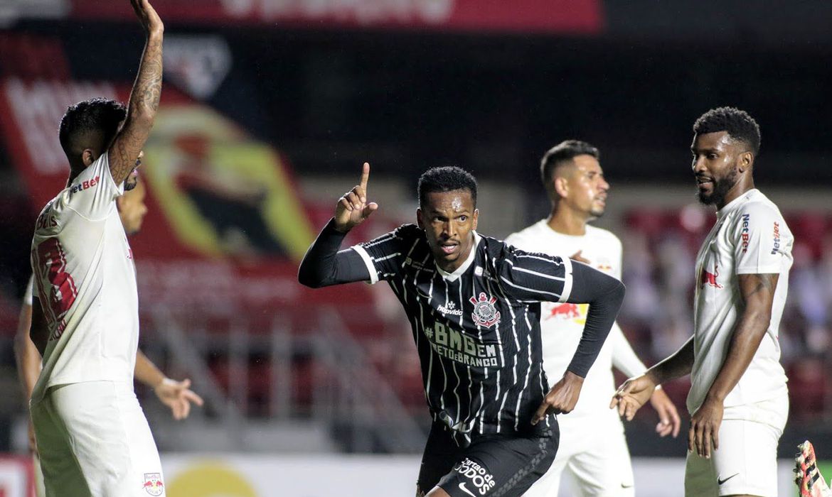 Paulista: Jô marca em reestreia, e Corinthians se classifica para semi