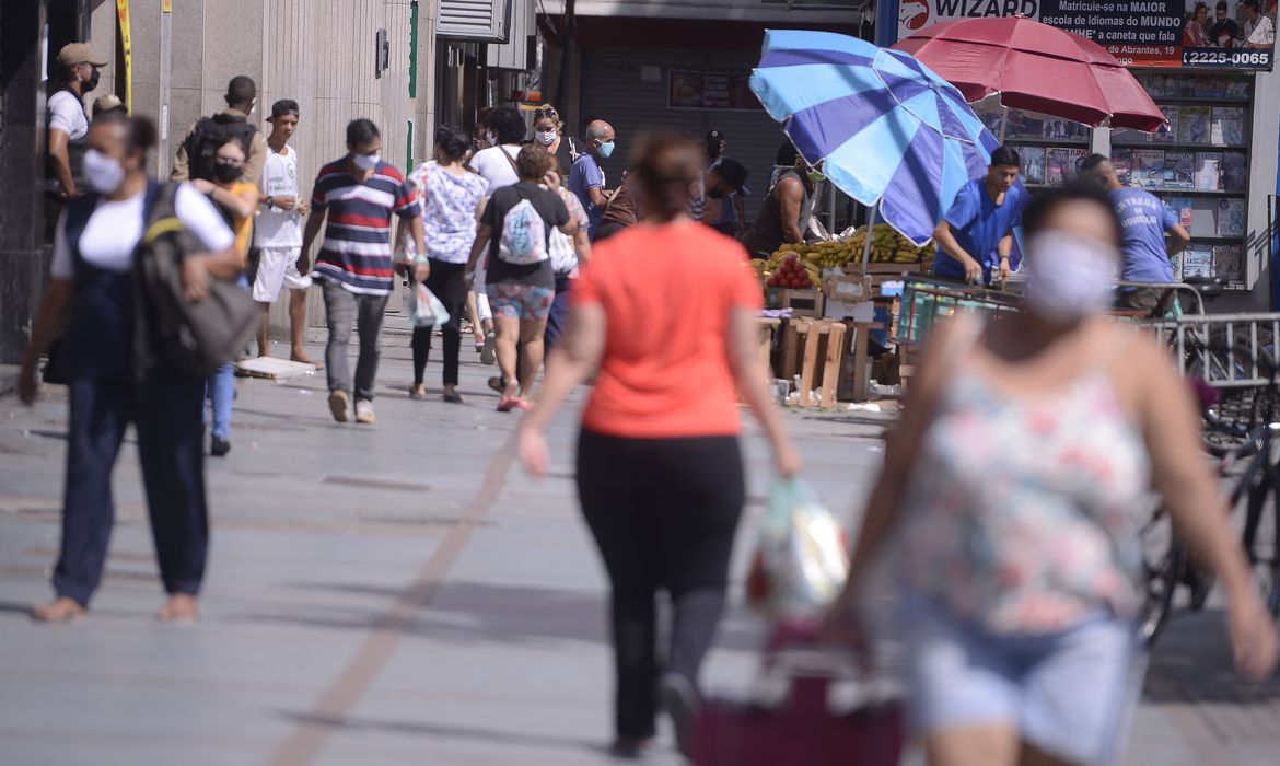 Brasil tem 12,2 milhões de pessoas sem trabalho, segundo IBGE