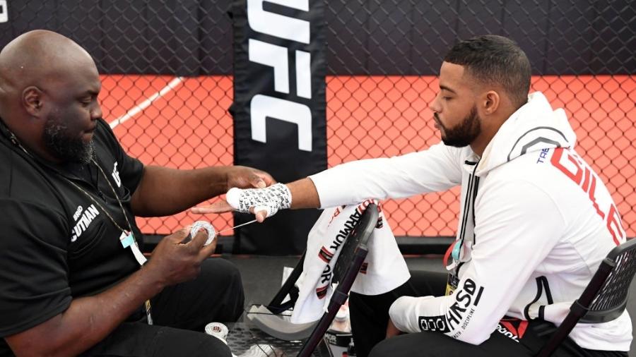 Lutador desmaia, e duelo no UFC Las Vegas é cancelado