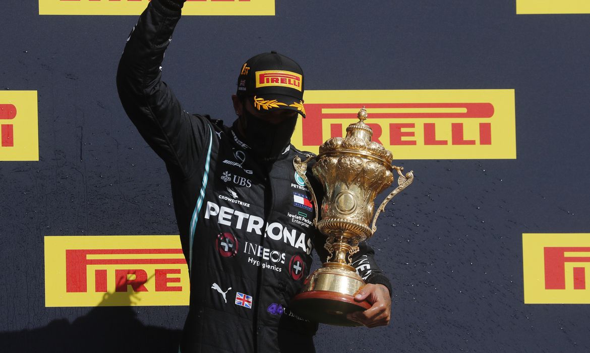 VÍDEO: Com pneu furado, Hamilton vence GP da Inglaterra; assista à chegada
