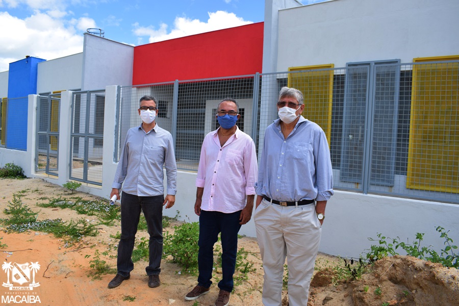 Prefeito de Macaíba visita obras da creche de Cajazeiras