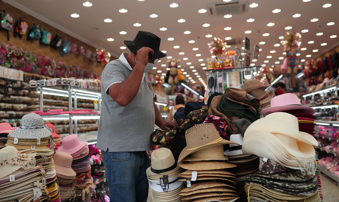 Gasto com presente do Dia dos Pais será menor este ano, diz Alshop